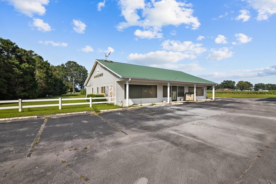 More Photos Of 3560 NC Hwy 43 Hwy N, Vanceboro Convenience Store For Sale