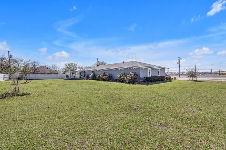 More Photos Of 6251 Wichita St, Fort Worth Religious Facility For Sale