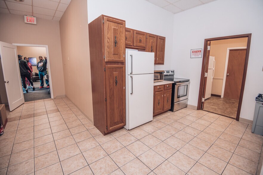 More Photos Of 1 Post Office Rd, Waldorf Medical For Lease