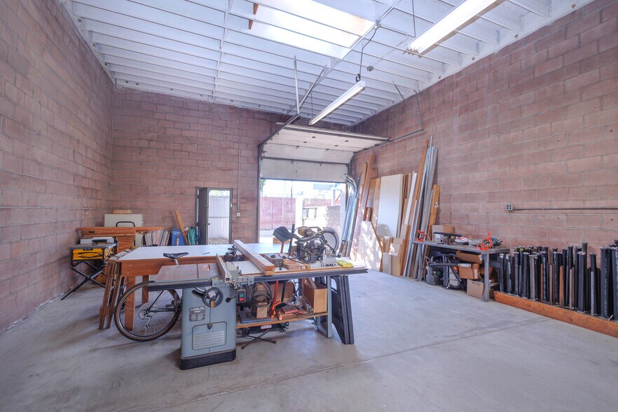 More Photos Of 1093 Montgomery Ave, San Bruno Service For Sale
