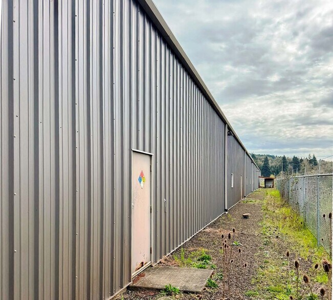 More Photos Of 960 SE Monmouth Cut OFF Rd, Dallas Warehouse For Sale