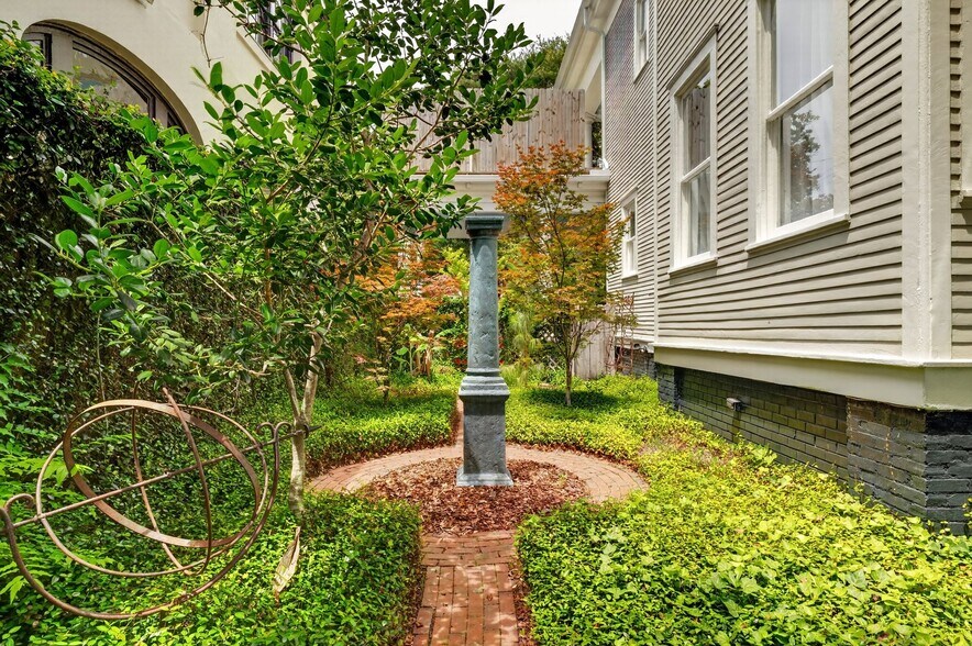 More Photos Of 107 E 35th St, Savannah Office For Sale