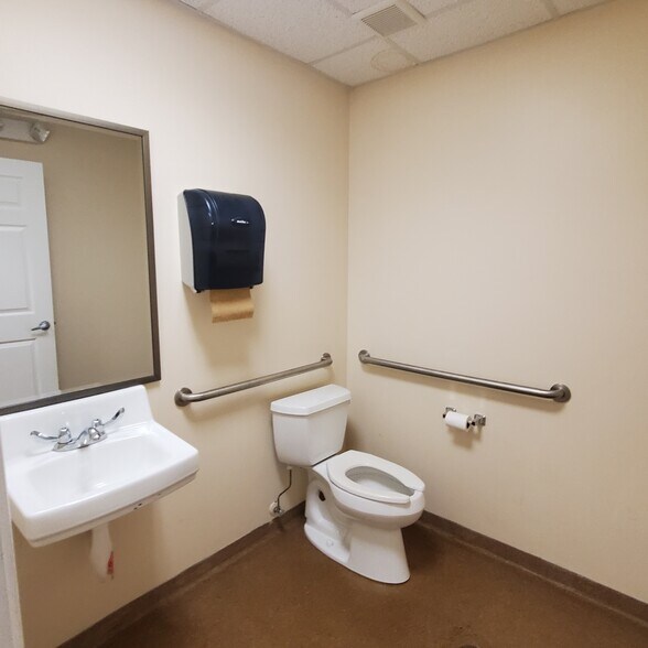 More Photos Of 1707-1717 N Rand Rd, Palatine Unknown For Lease