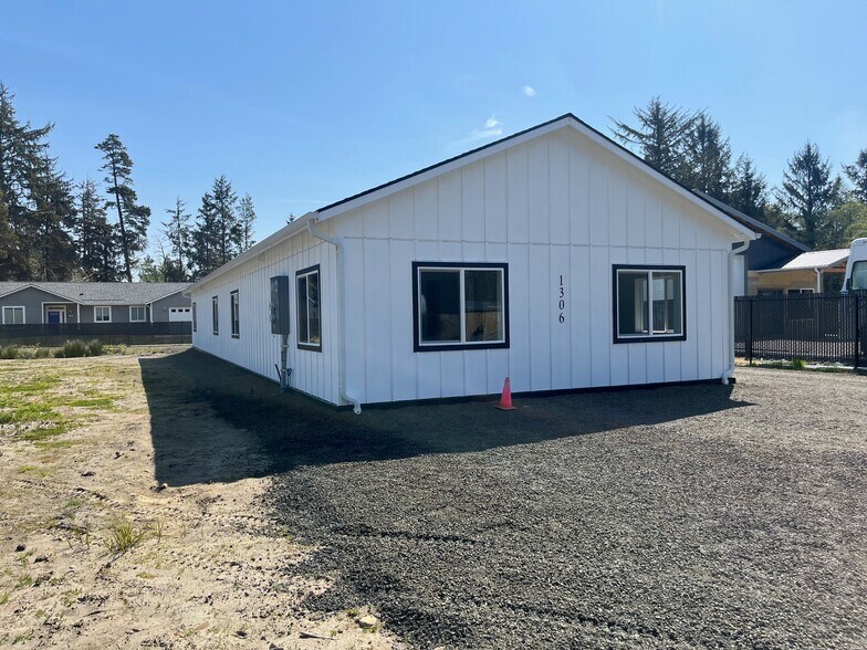 More Photos Of 1306 Melbourne Ct, Westport Multifamily For Sale