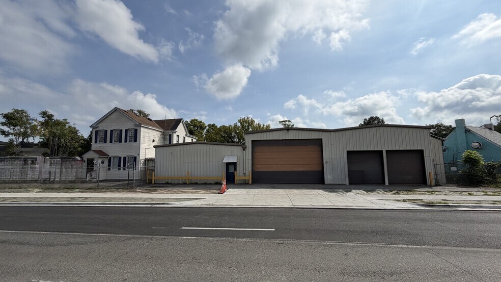 More Photos Of 1001-1015 Jefferson Davis Hwy, Richmond Auto Repair For Sale