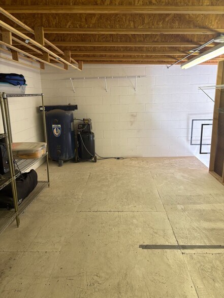 More Photos Of 1603-1615 Ann Way, Boulder City Light Manufacturing For Sale