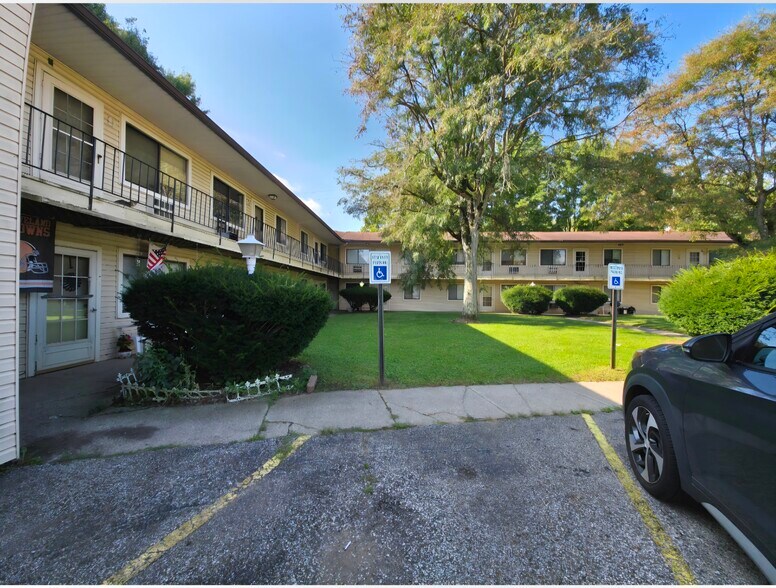 More Photos Of 143 Durling Dr, Wadsworth Apartments For Sale