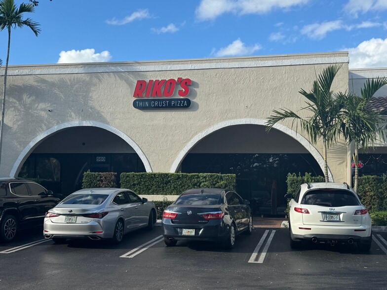 More Photos Of 566-700 N US Highway 1, Tequesta Storefront For Lease