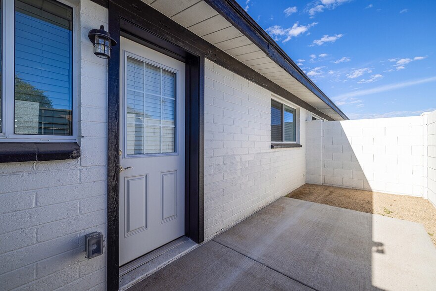 More Photos Of 6043-6049 W Laurie Ln, Glendale Apartments For Sale