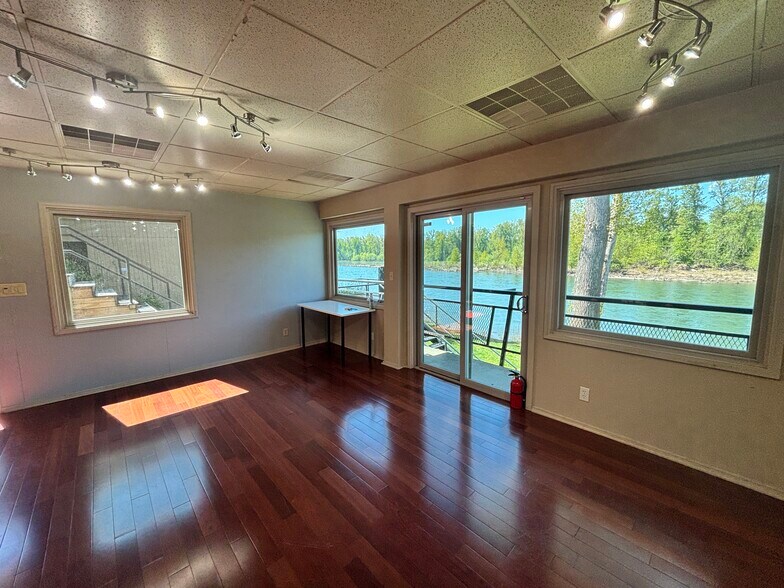 More Photos Of 131 NE Pine St, Salem Office For Lease