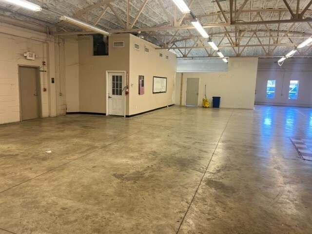 More Photos Of 210 N Upshaw Blvd, Robstown Storefront Retail Office For Sale