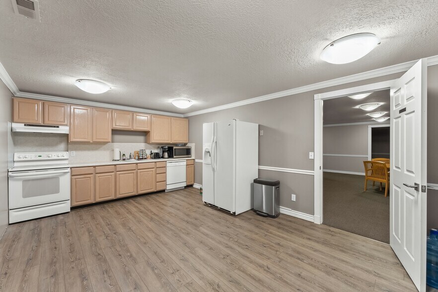 More Photos Of 1218 W South Jordan Pky, South Jordan Coworking Space