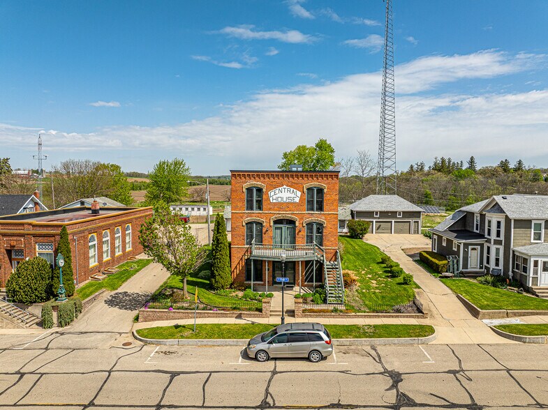 More Photos Of 210 W High St, Orangeville Hospitality For Sale