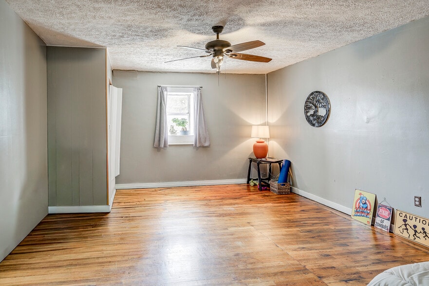 More Photos Of 707 E Elk Ave, Elizabethton Storefront Retail Office For Sale