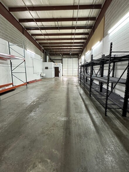 More Photos Of 6817 Hobson Valley Dr, Woodridge Warehouse For Lease