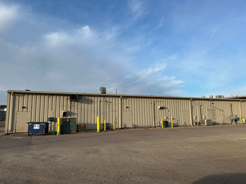 More Photos Of 2025 S Broadway St, New Ulm Freestanding For Lease