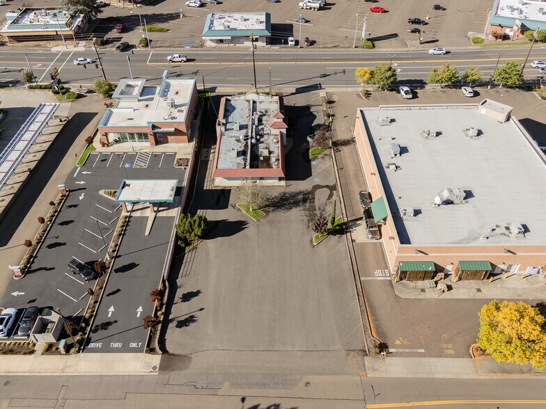 More Photos Of 1347 NE Stephens St, Roseburg Restaurant For Sale