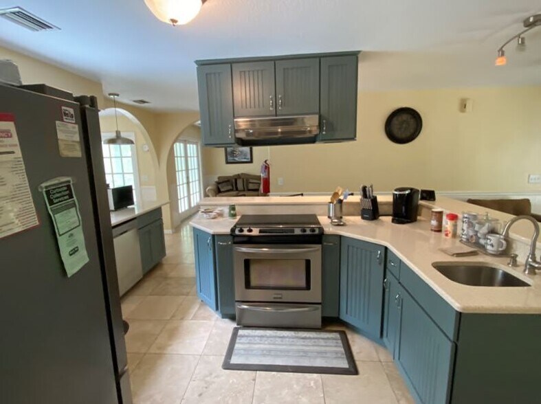 More Photos Of 17936 W Phil C Peters Rd, Winter Garden Garden Center For Sale