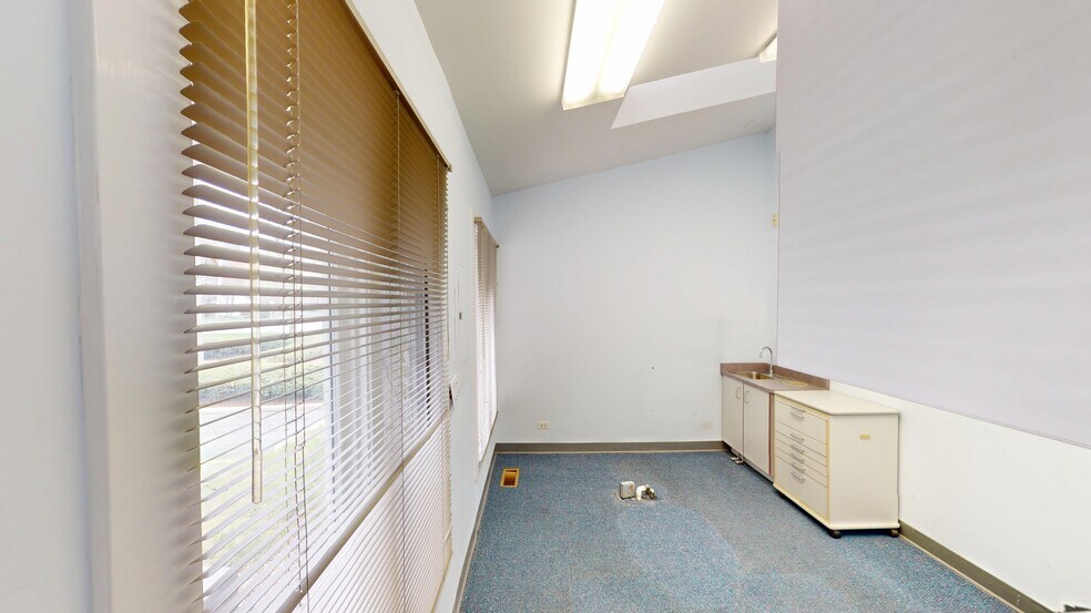 More Photos Of 1600 N Arlington Heights Rd, Arlington Heights Medical For Lease