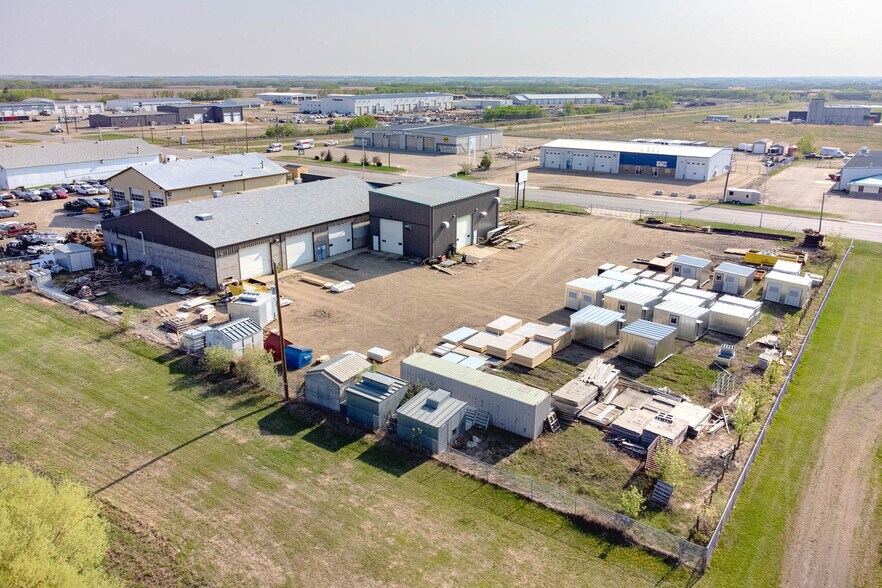 More Photos Of 4702 40 Av, Lloydminster Industrial For Lease