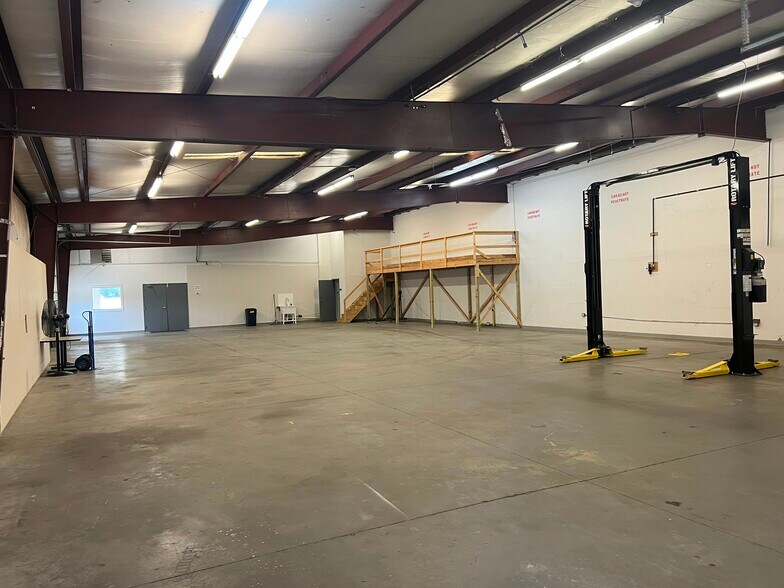 More Photos Of 4807 W Gate City Blvd, Greensboro Storefront For Lease