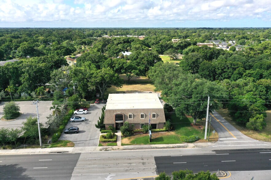 More Photos Of 3885 20th St, Vero Beach Office For Lease