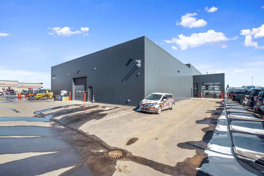 More Photos Of 2202 50 Av, Lloydminster Auto Dealership For Sale