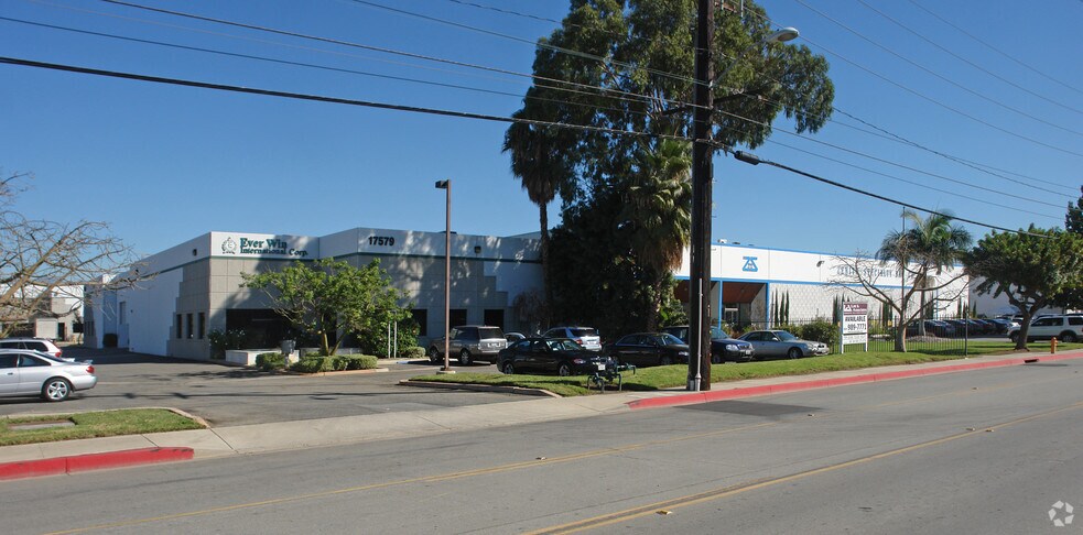 More Photos Of 17579-17583 Railroad St, City of Industry Warehouse For Lease