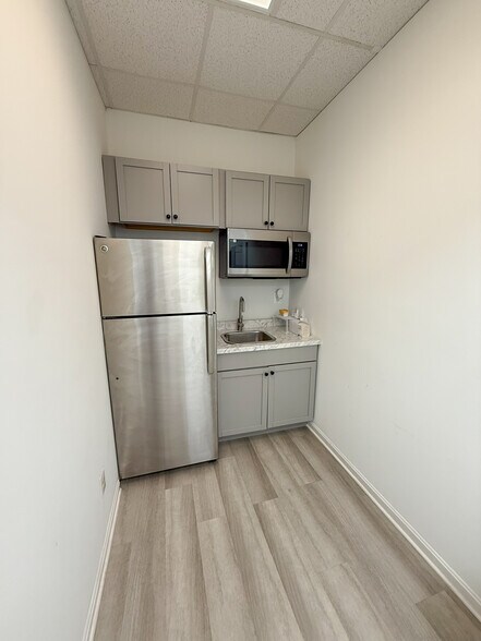 More Photos Of 8868 Belair Rd, Nottingham Medical For Sale