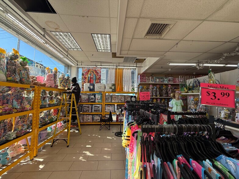 More Photos Of 437 Knickerbocker Ave, Brooklyn Storefront For Lease
