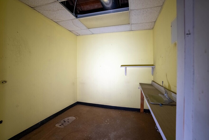 More Photos Of 14-18 N 52nd St, Philadelphia Storefront Retail Office For Sale