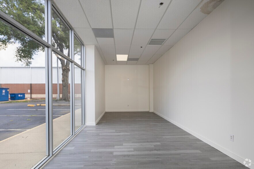 More Photos Of 2101 Main St, Columbia Freestanding For Lease