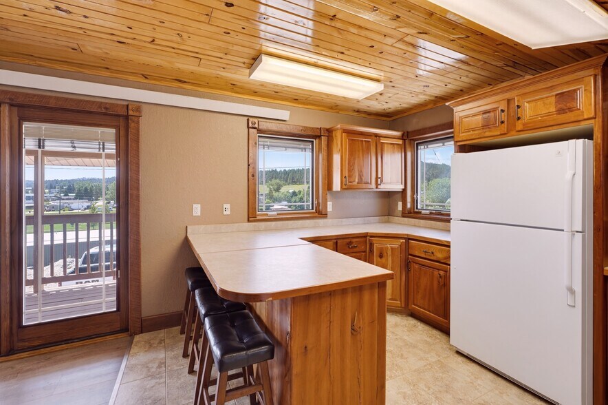 More Photos Of 1100 Mount Rushmore Rd, Custer Flex For Sale