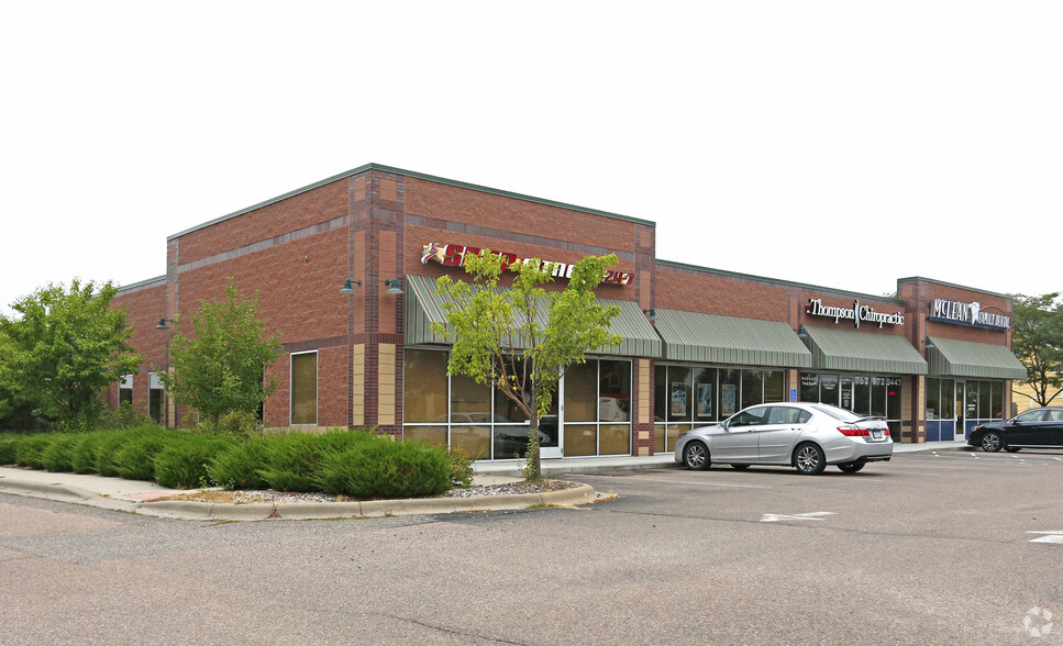 More Photos Of 327 13th St S, Delano General Retail For Lease