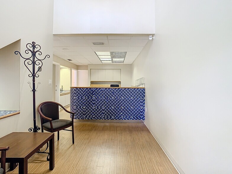 More Photos Of 3333 W Kennedy Blvd, Tampa Loft Creative Space For Sale