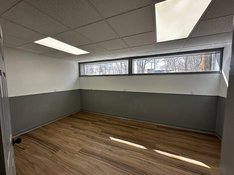 More Photos Of 2852 N Biagio, Ozark Office For Lease