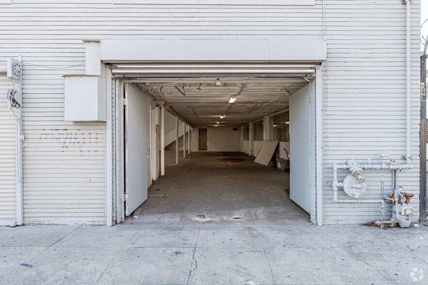 More Photos Of 3201-3215 S Broadway, Los Angeles Warehouse For Sale