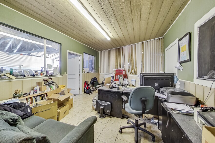 More Photos Of 3475 Champion St, Oakland Auto Repair For Sale