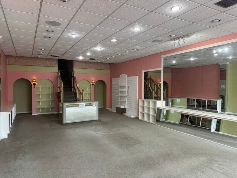More Photos Of 3409-3445 W University Ave, Gainesville General Retail For Lease