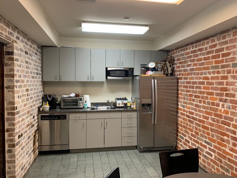 More Photos Of 829-839 St Charles Ave, New Orleans Office For Lease