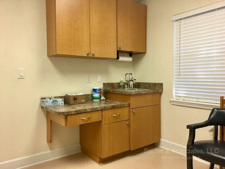 More Photos Of 7000 54th Ave N, Saint Petersburg Storefront Retail Office For Lease