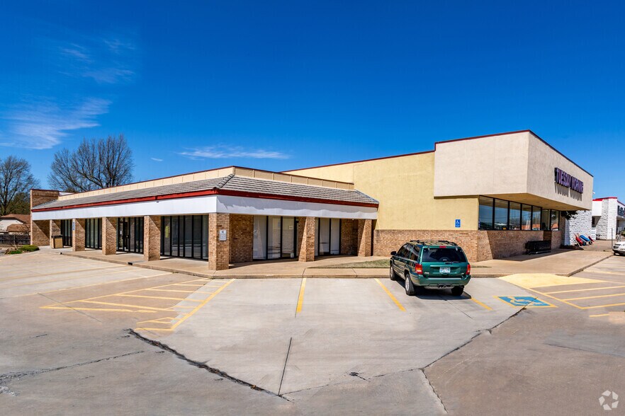 More Photos Of 832-866 S Aspen Ave, Broken Arrow Unknown For Lease