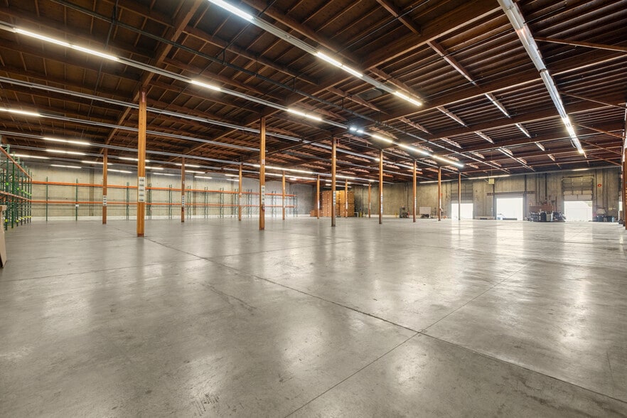 More Photos Of 430 Valley Dr, Brisbane Warehouse For Lease