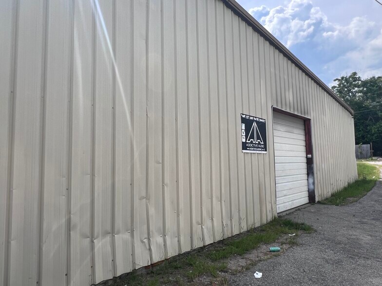 More Photos Of 7224 Middle St, Columbia Warehouse For Lease