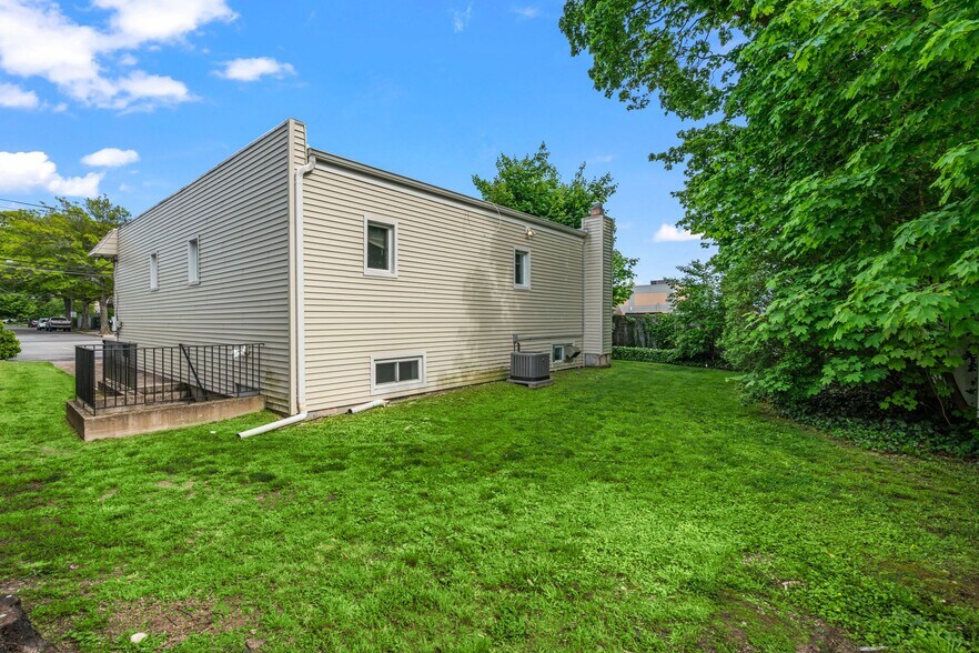 More Photos Of 312 Larkfield Rd, East Northport Office For Sale