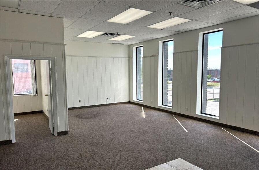 More Photos Of 382-400 Canarctic Dr, Toronto Warehouse For Lease