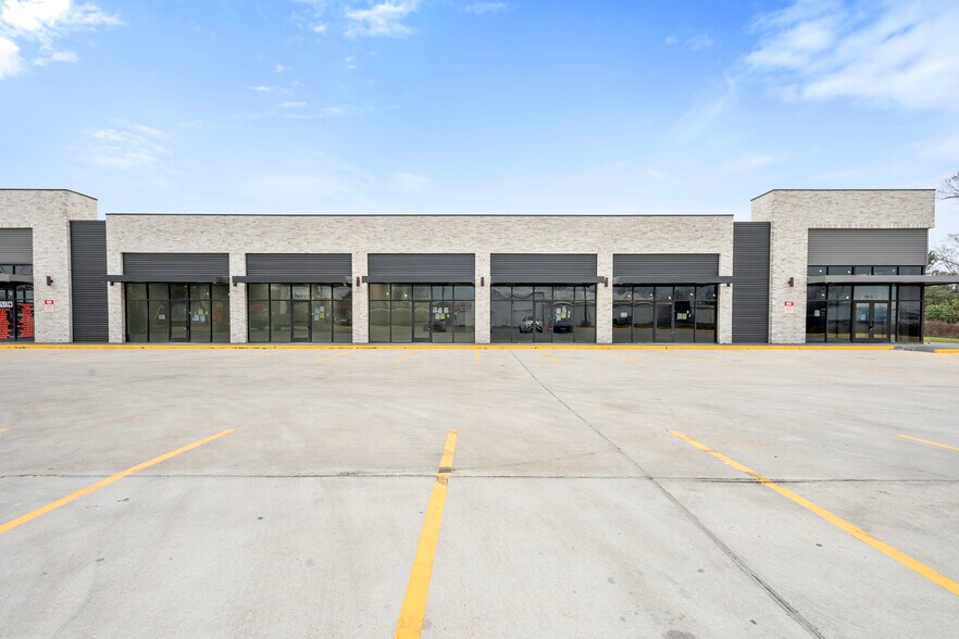 More Photos Of 7241 Lawndale St, Houston Storefront For Lease