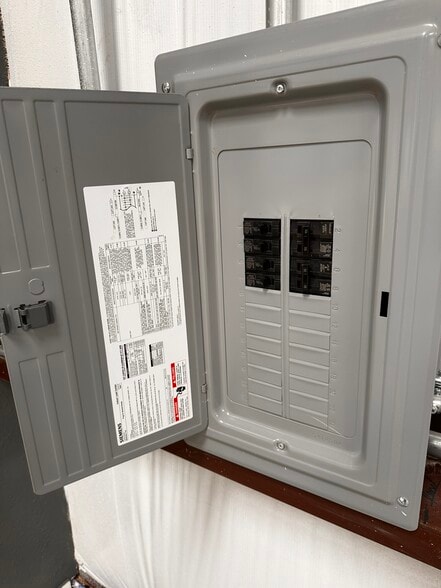 More Photos Of 13951 Dade rd, El Paso Research And Development For Sale