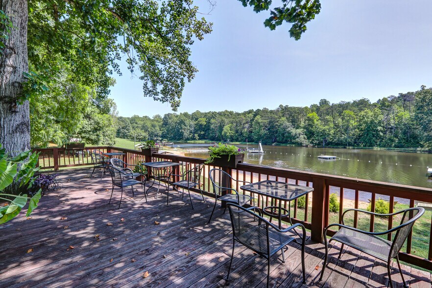 More Photos Of 1105 W Lake Rd, Spout Spring Trailer Camper Park For Sale