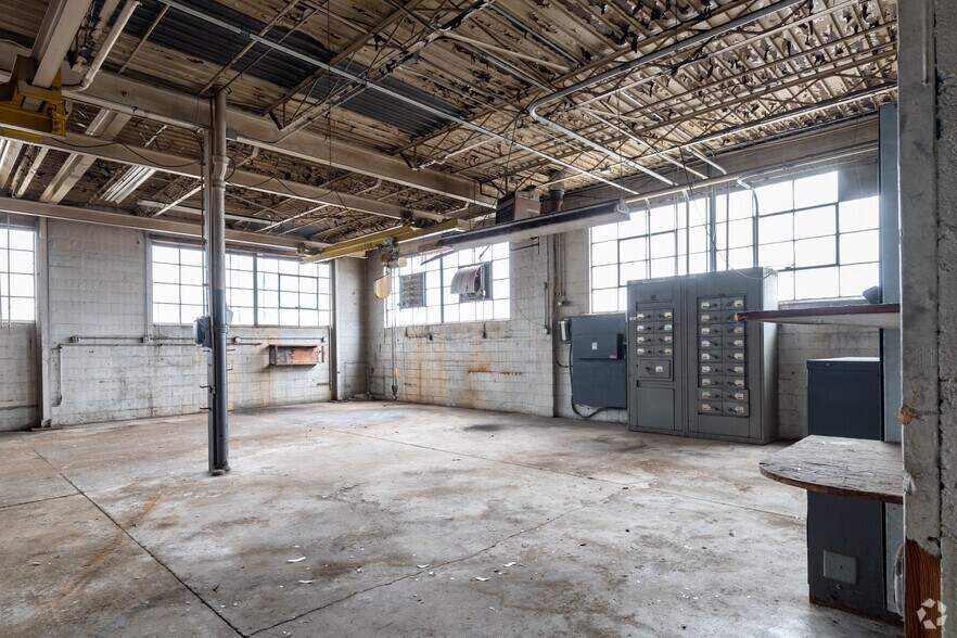 More Photos Of 1716 S Jefferson Ave, Saginaw Warehouse For Sale
